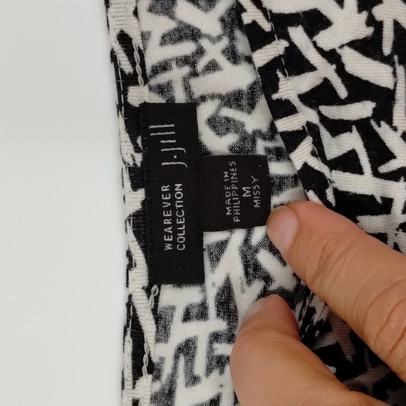 J. Jill Top Missy Medium Black and White Print Long Top with pockets Stretch - Picture 7 of 10
